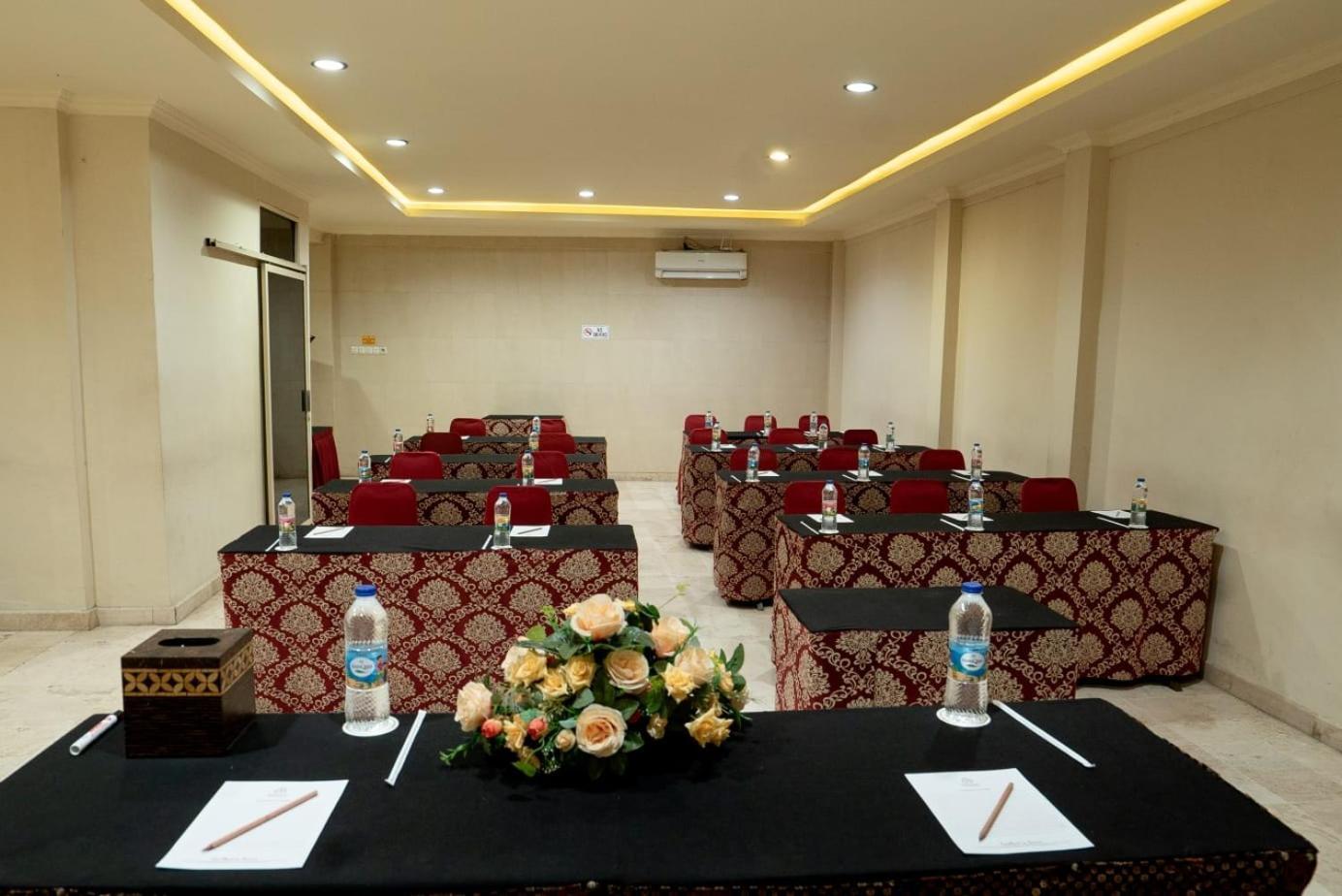 Hotel Indah Palace Yogyakarta Exterior photo